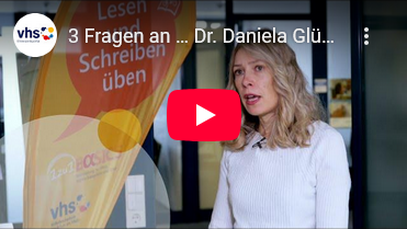 YouTube-Video „3 Fragen an … Dr. Daniela Glück-Grasmann zur ehrenamtlichen Lernbegleitung in der Grundbildung“